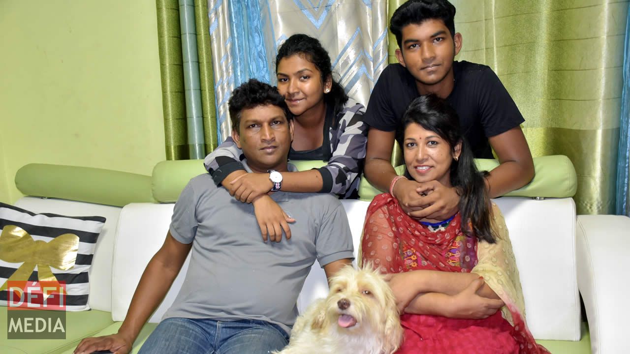 Raveen Jahree, son épouse Pravita, sa fille Rashmee et son fils Bhavesh. Raveen Jahree