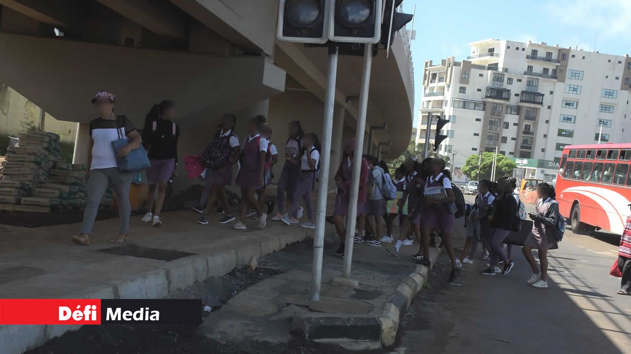 L’état du trottoir fait penser à une épreuve de steeplechase. villes-soeurs