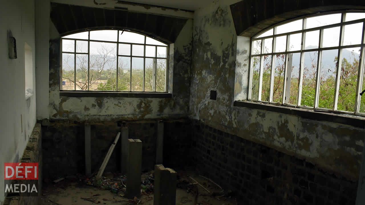 L’intérieur délabré du château Koenig. Au mépris de l’Histoire