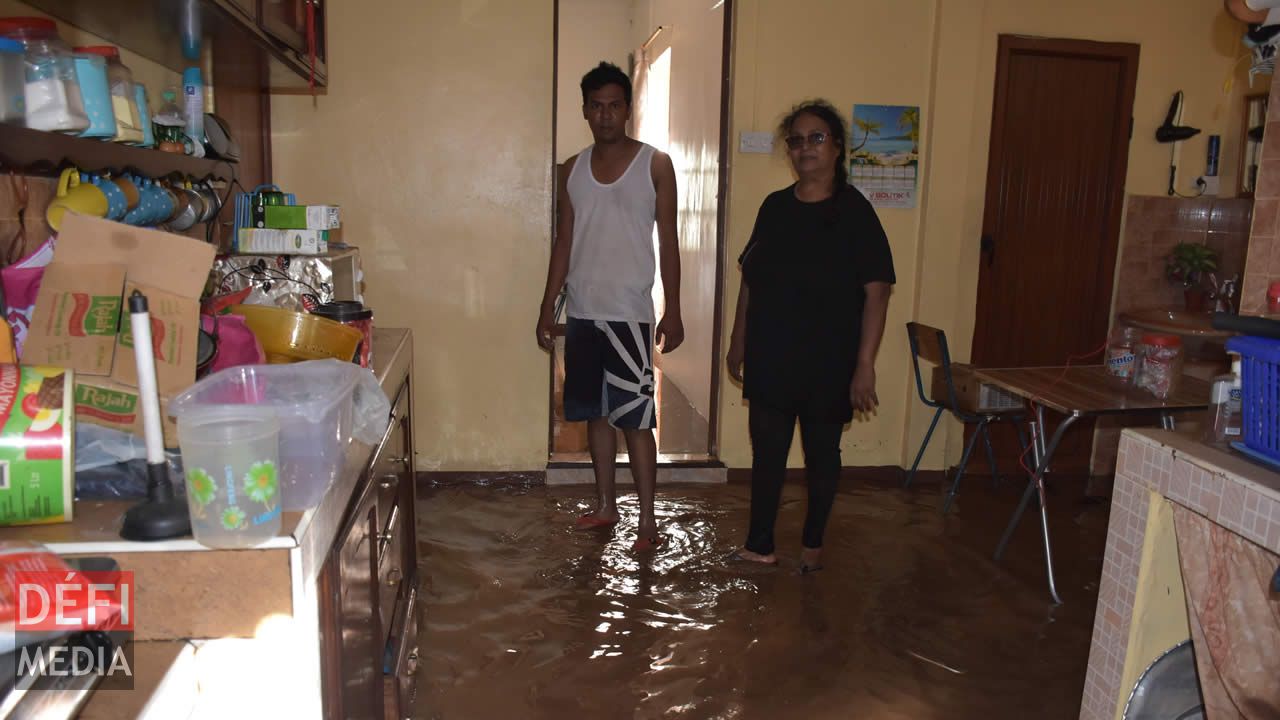 La famille Dooky dans les eaux. Dimanche pluvieux