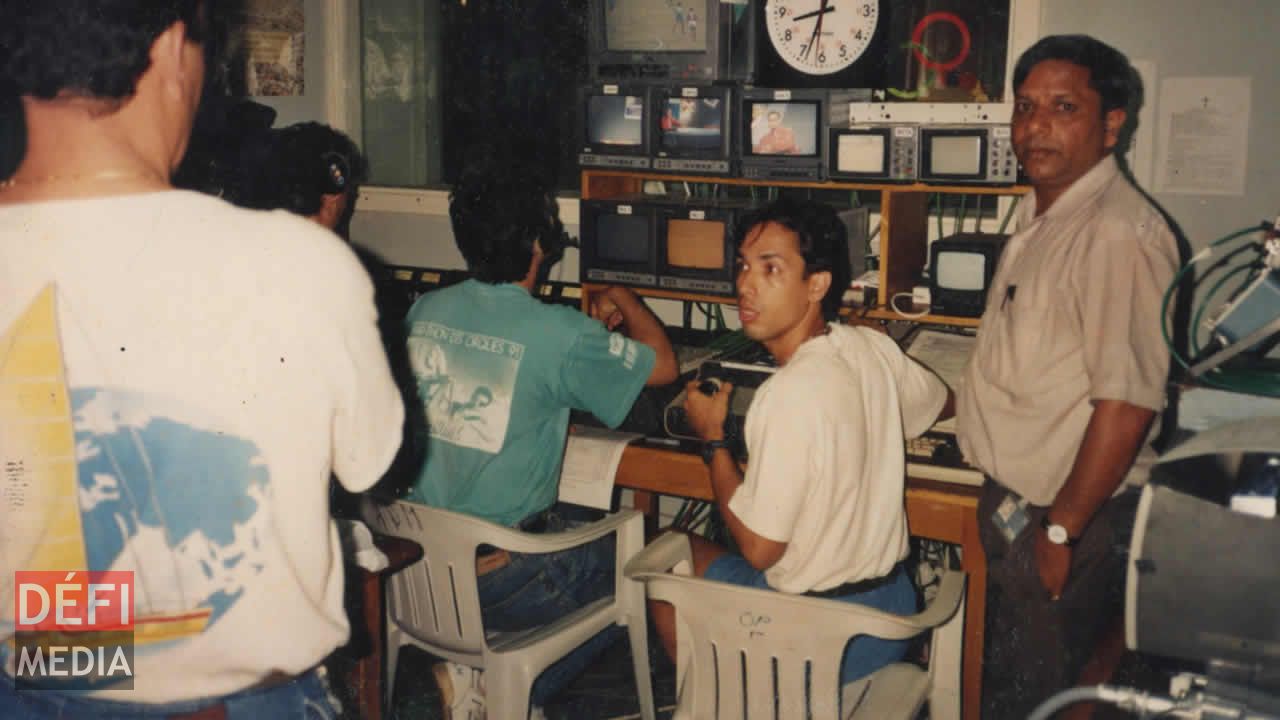 1990 : À la Seychelles Broadcasting Corporation, à l’occasion des Jeux des îles de l’océan Indien.