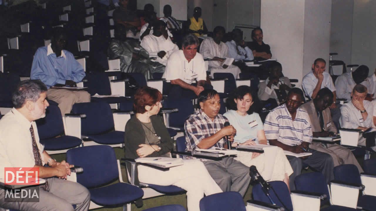 1989 : À Dakar, au Sénégal, il prend la parole durant une conférence du Cirtef (Conseil international des Radios – télévisions d’expression française)