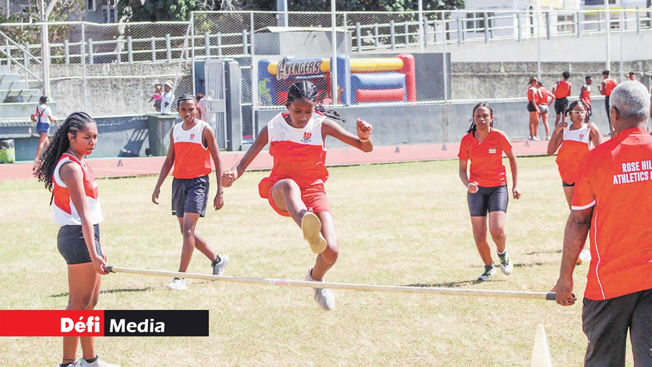 Les entraînements ont lieu au stade de Rose-Hill et à celui de Réduit.