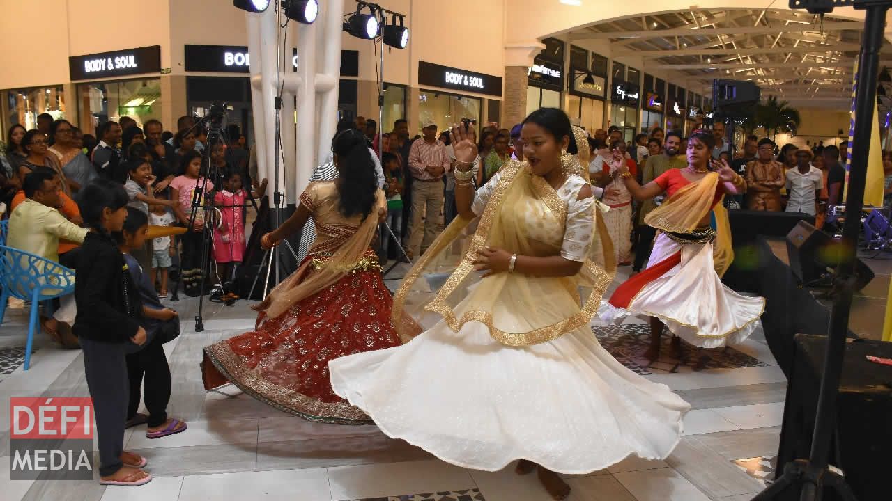 Le Pailles Jhoomar Group s’est déhanché énergétiquement. Gamat Dan Vilaz