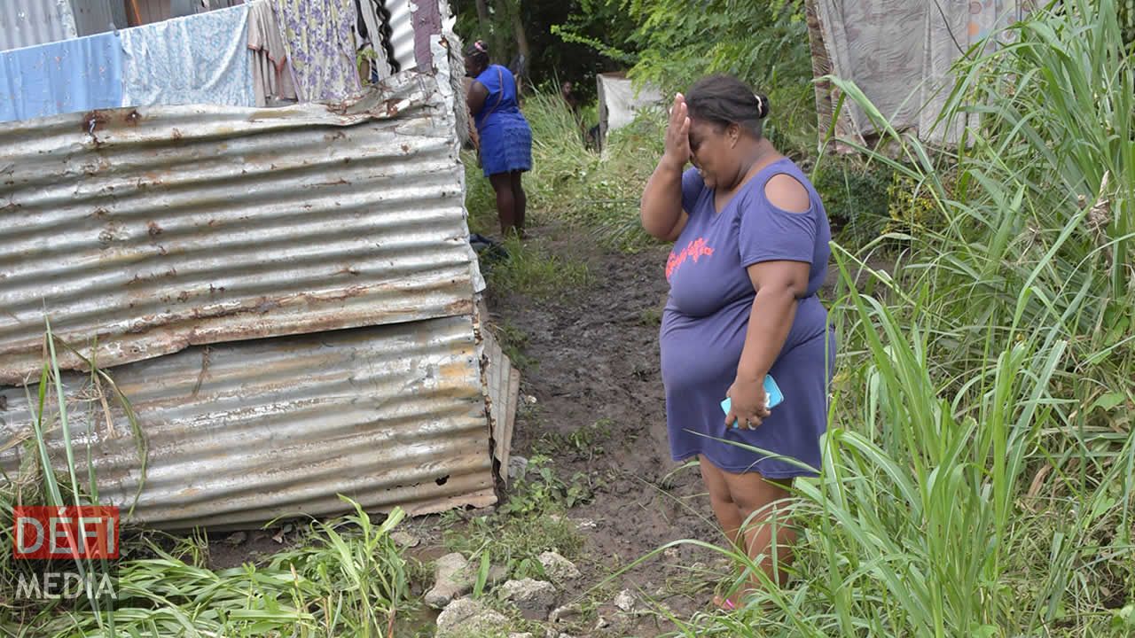 Jessica ne sait plus à quel saint se vouer. Jessica ne sait plus à quel saint se vouer.