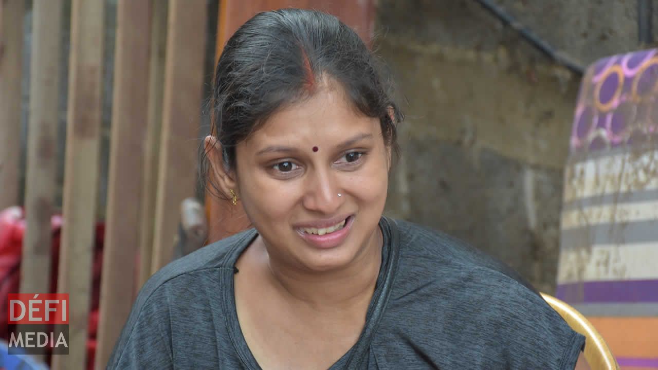 Vandana, enceinte de six mois, a tout perdu dans les intempéries. Vandana, enceinte de six mois, a tout perdu dans les intempéries.