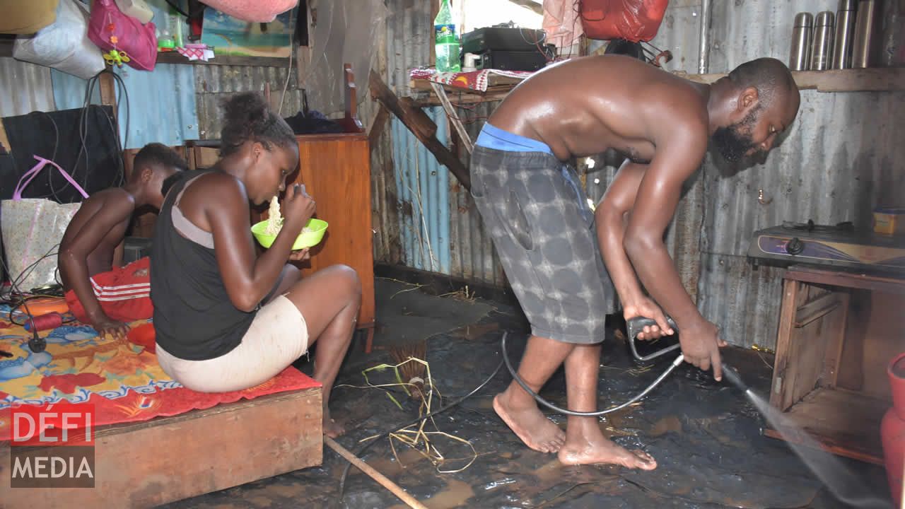 Premjyotee, 79 ans, a été sauvée par son petit-fils Yuvraj. Premjyotee, 79 ans, a été sauvée par son petit-fils Yuvraj.