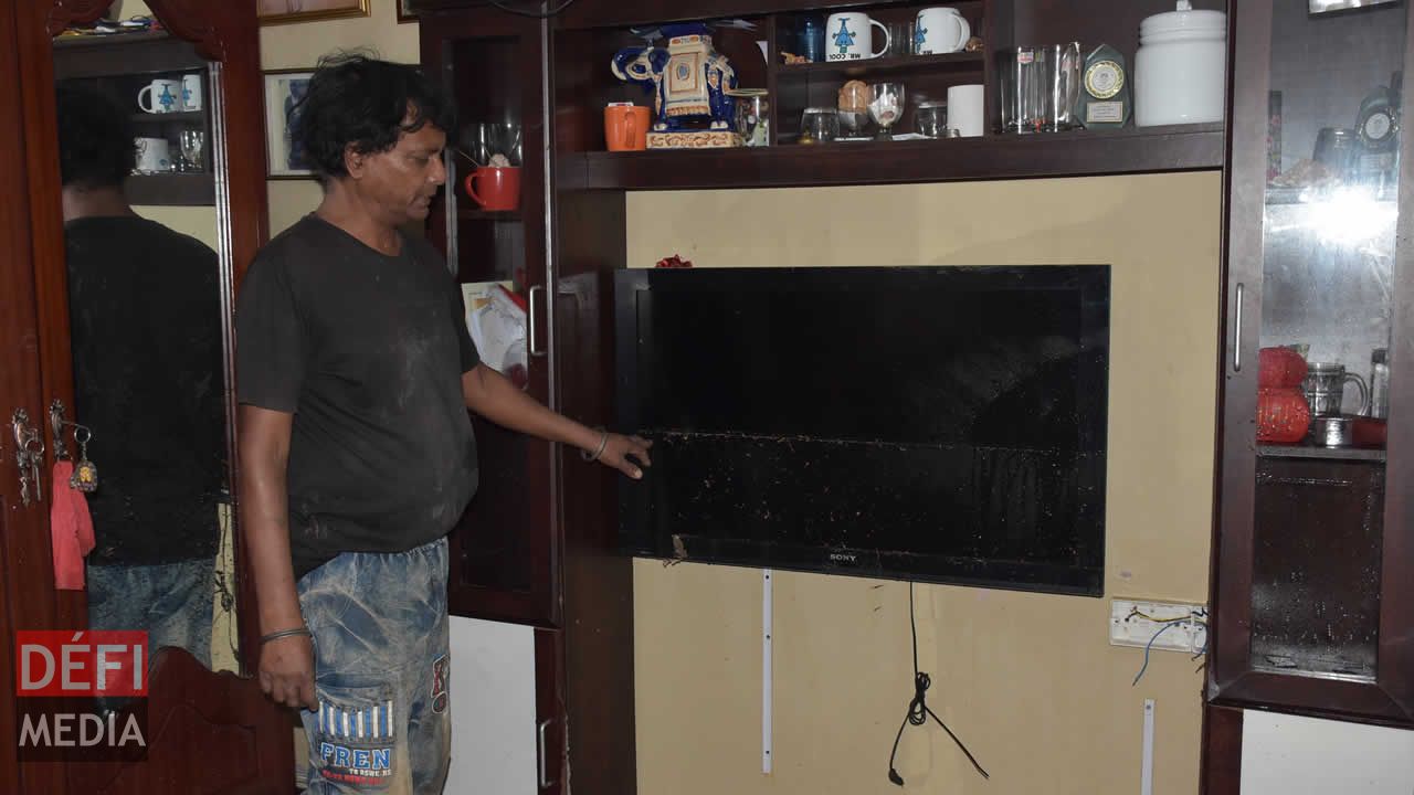 L’eau est montée à plus d’un mètre chez Lalchand Toory. L’eau est montée à plus d’un mètre chez Lalchand Toory.