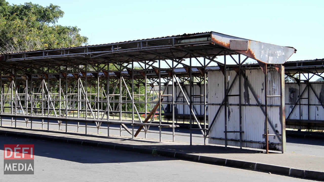 Où sont passées les feuilles de tôle ? abribus