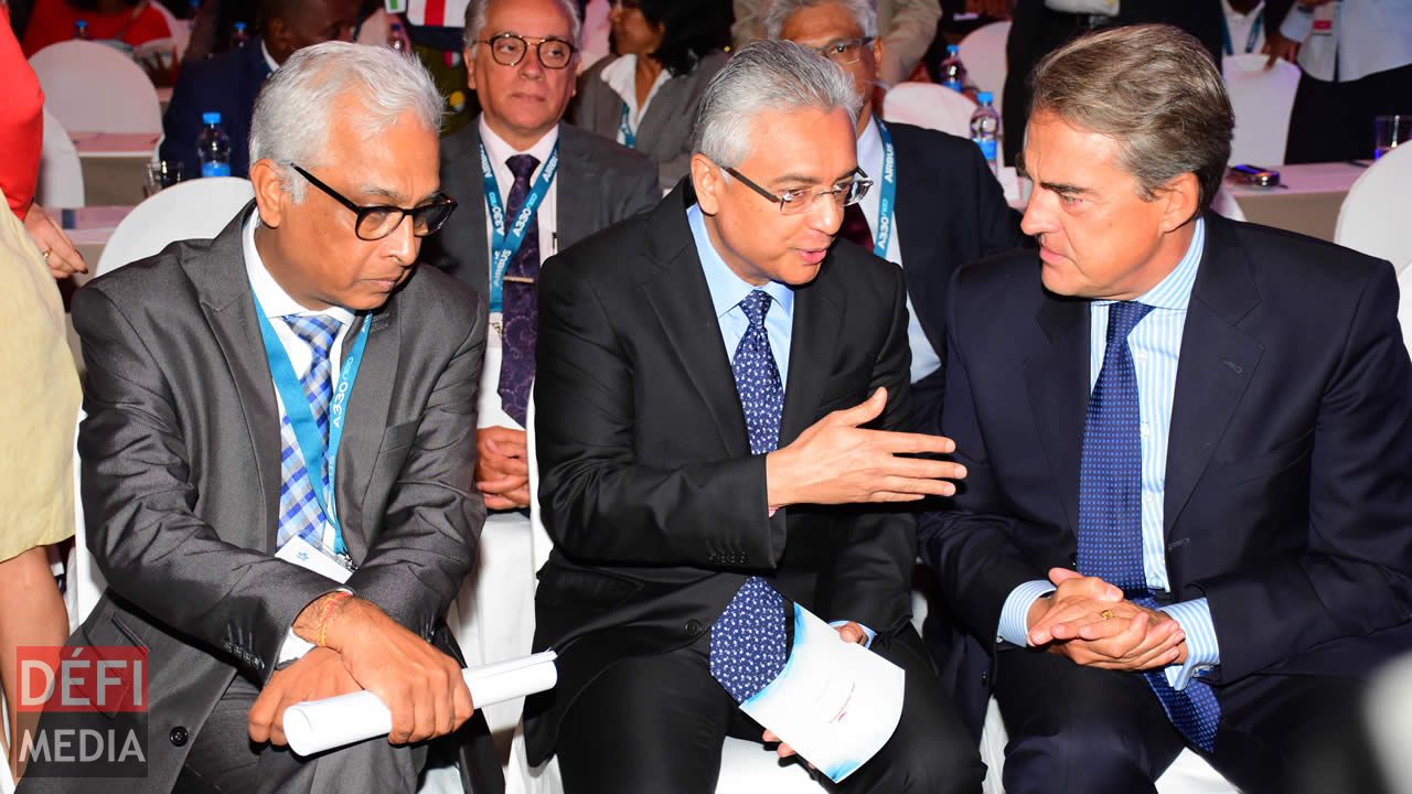 Le Premier ministre Pravind Jugnauth et Alexandre de Juniac, directeur général et CEO de l’IATA.