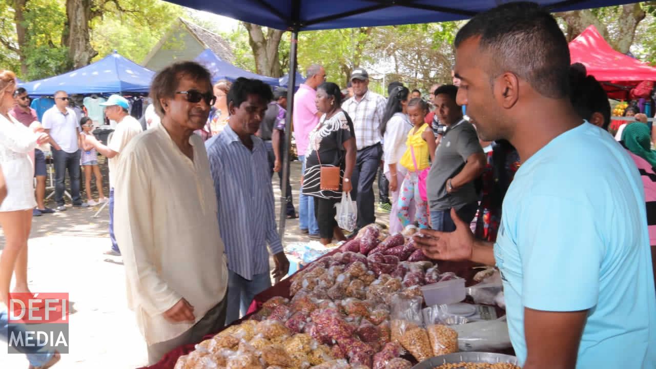 Le ministre Anil Gayan visitant les différents stands . Festival Internasyonal Kreol 2018