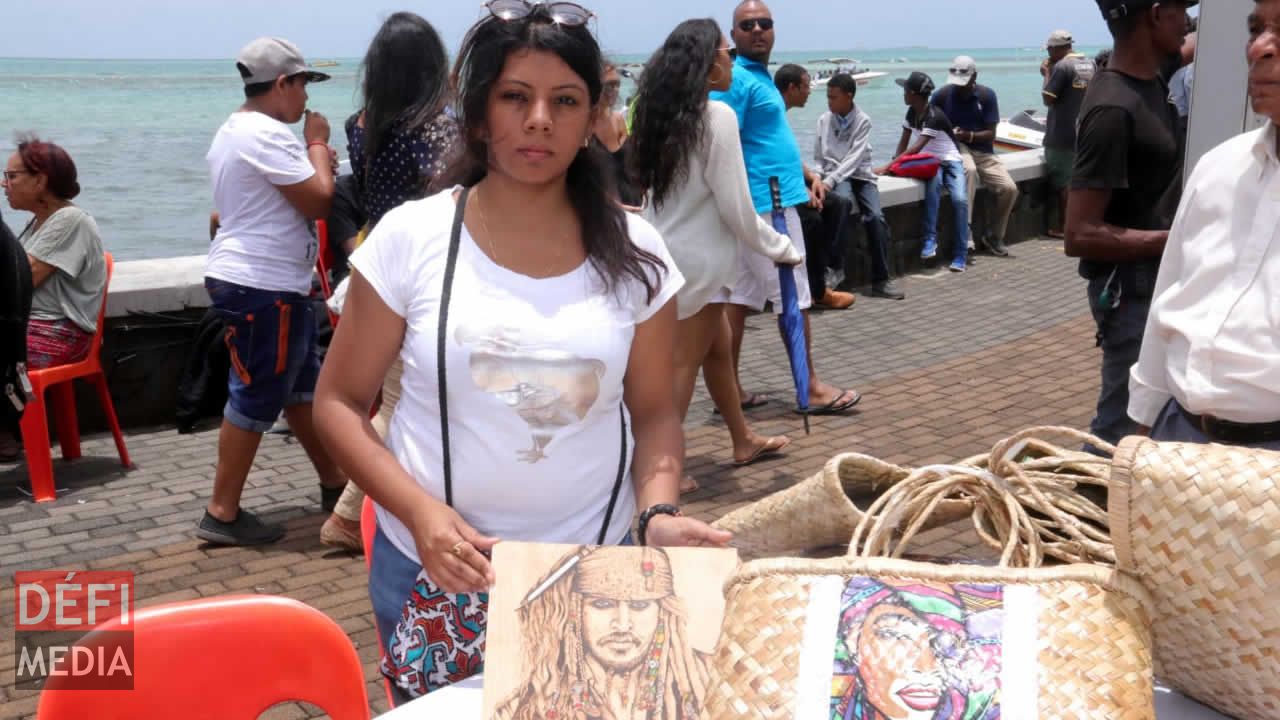 Les portraits en pyrogravure et les tentes personnalisées de Leena Chukun. Festival Internasyonal Kreol 2018