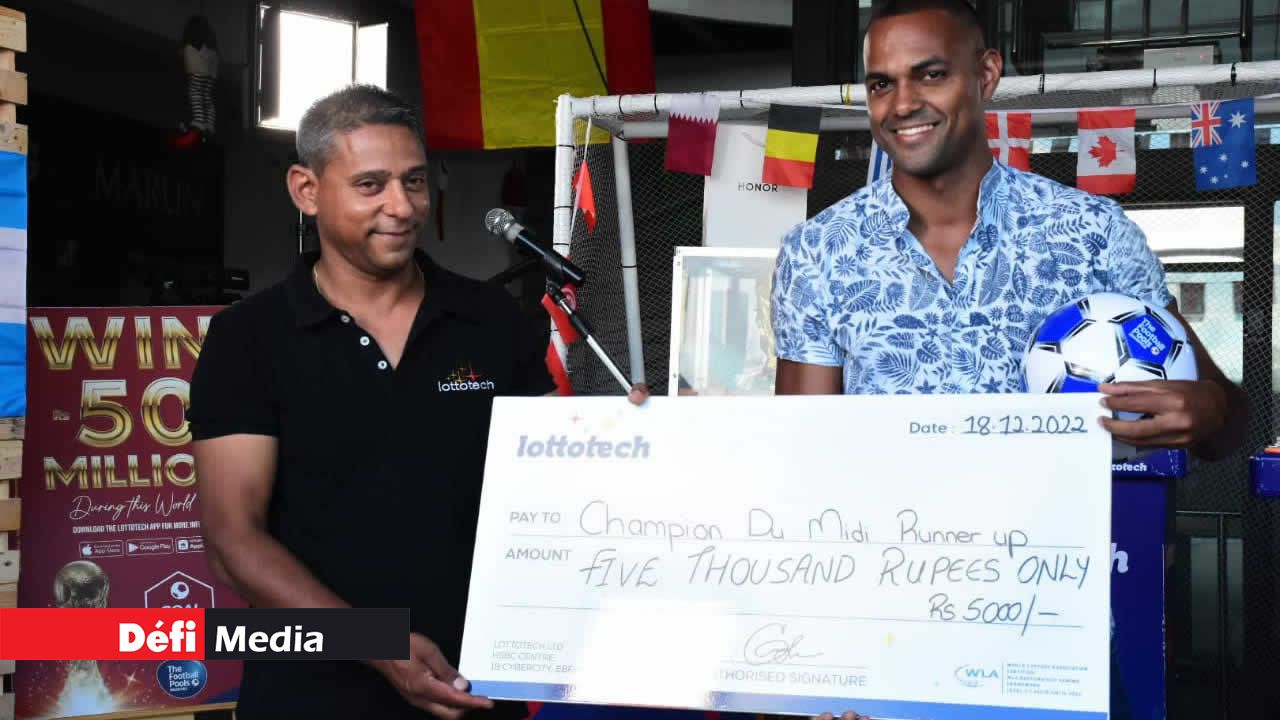 L’athlète Jonathan Bardottier a reçu Rs 5 000 de The Football Pools Mauritus by Lottotech.