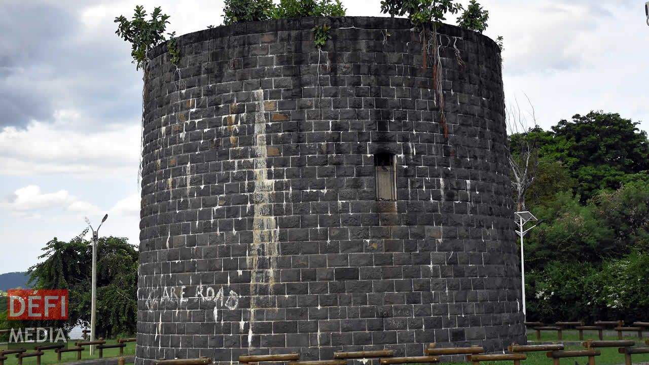 Tour Martello à l’entrée de Pointe-aux-Sables. Patrimoine