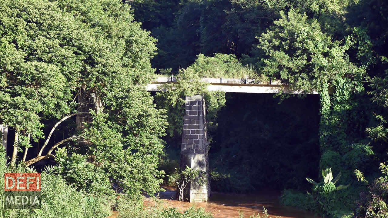 Vieux pont à Réduit, vis-a-vis du MSIRI. Patrimoine