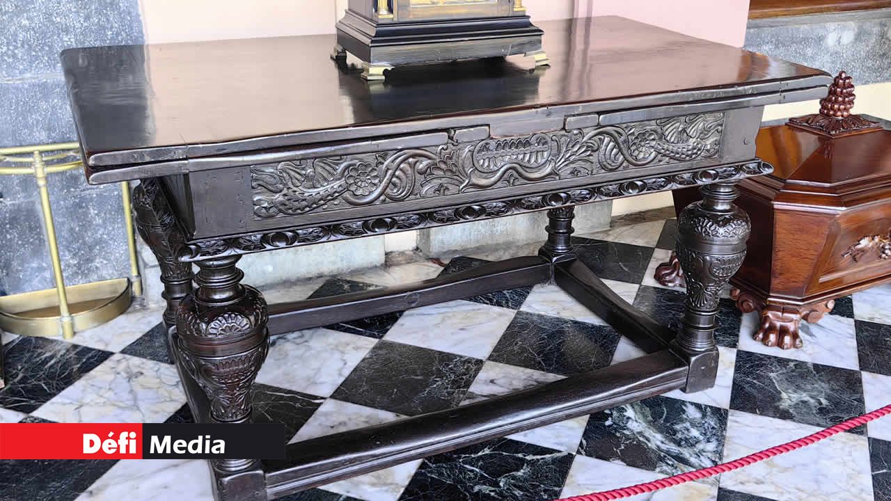 Des meubles d’époque française et britannique, témoins d’une île jadis colonisée, ont été dévoilés au public.