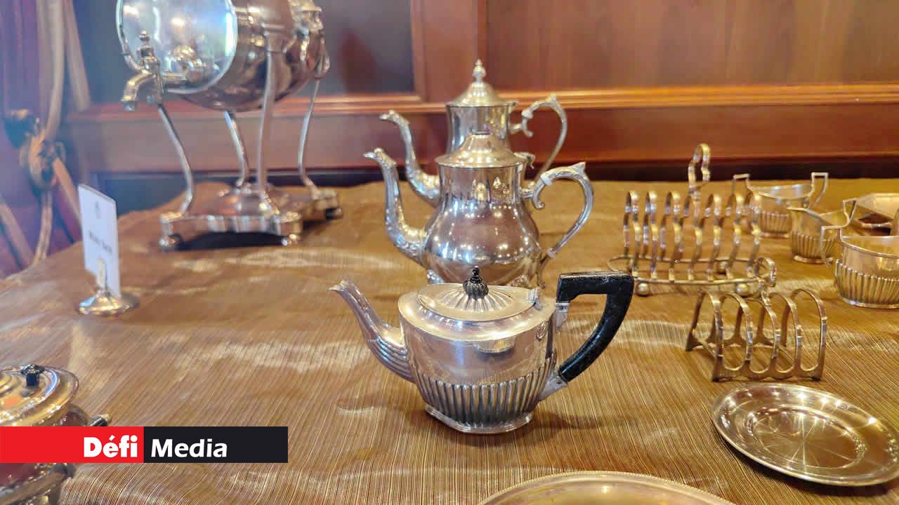 Des théières de l’époque britannique, précieusement conservées, ont été exposées.