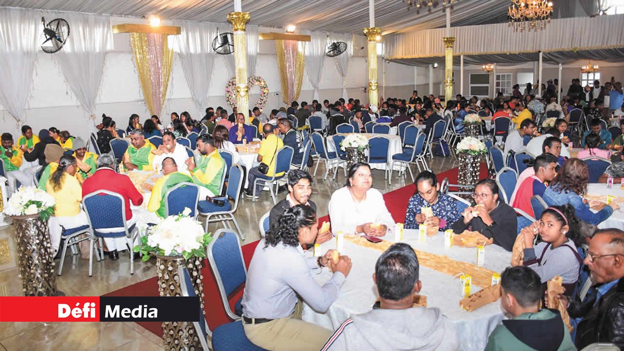 La journée a commencé avec le déjeuner servi par Appadoo Travel Tours.