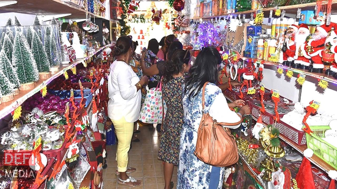 L’ambiance de Noël se ressent déjà dans les rues de Port-Louis.