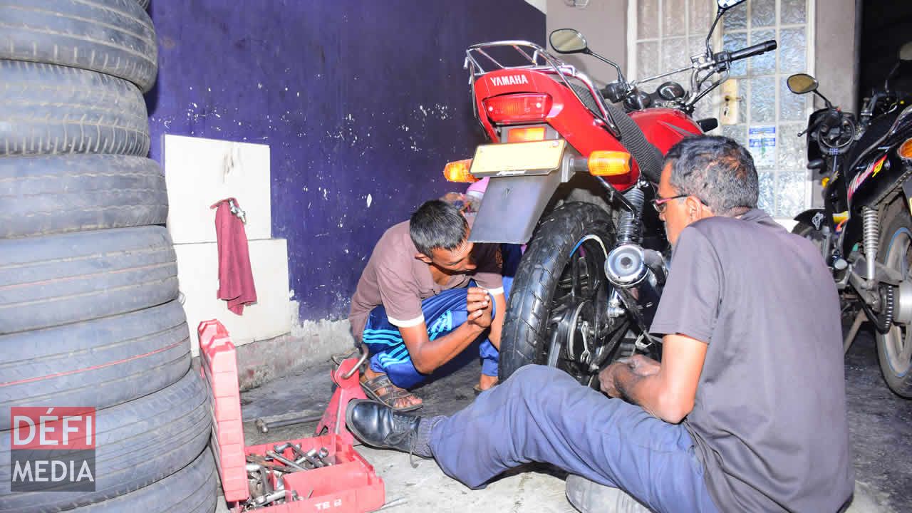 Règlage d’une roue de moto. kol fit