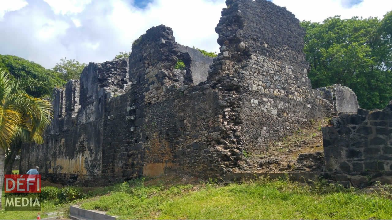 Les ruines, vieilles sentinelles datant de 300 ans, résistent à l’épreuve du temps. Le musée Frederik Hendrik