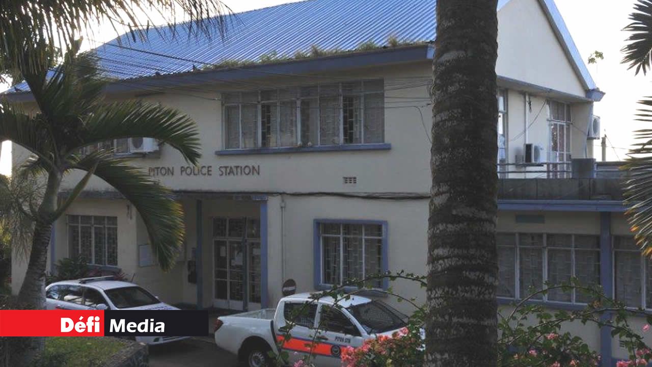 Piton Police Headquarters, Pamplemousses (+230 264 9709)
