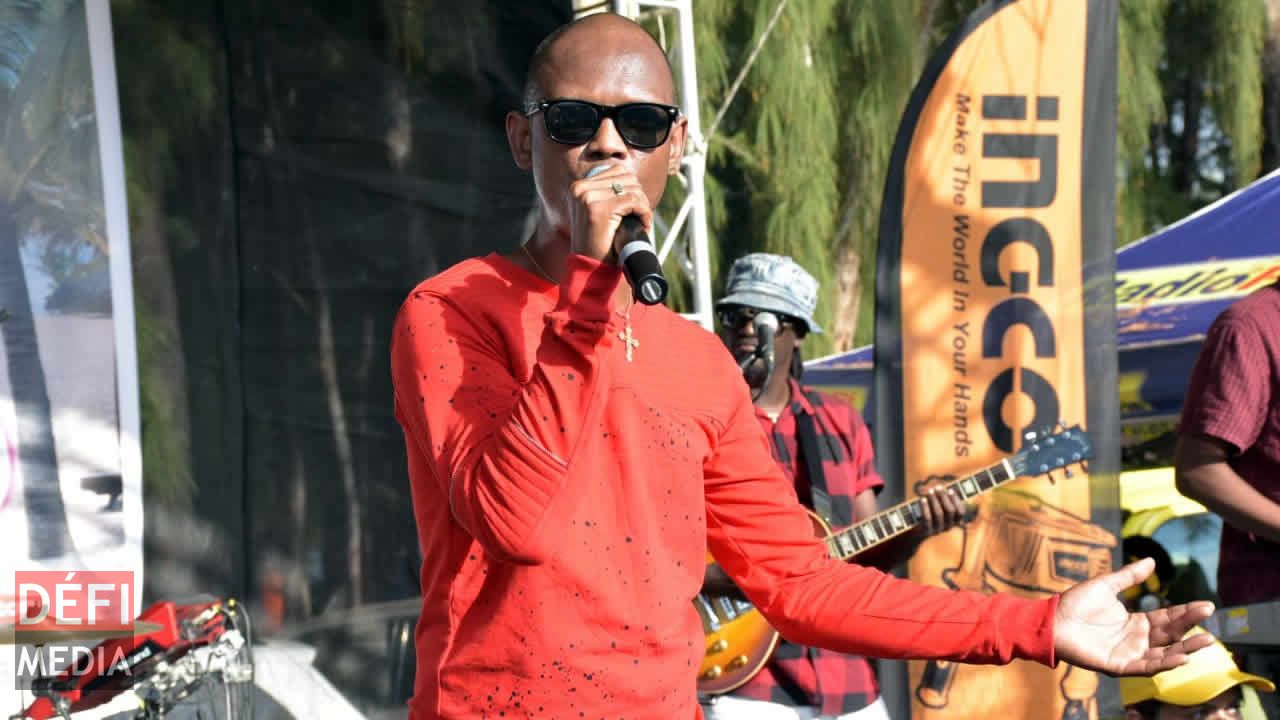 Le chanteur Lin a fait le bonheur du public. Radio Plus Beach Tour