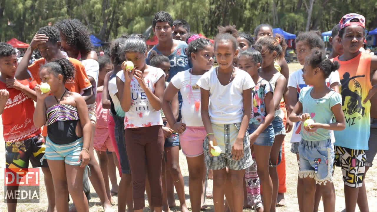 Les petits se sont défiés pour la première place au Boule dan Drom. Radio Plus Beach Tour