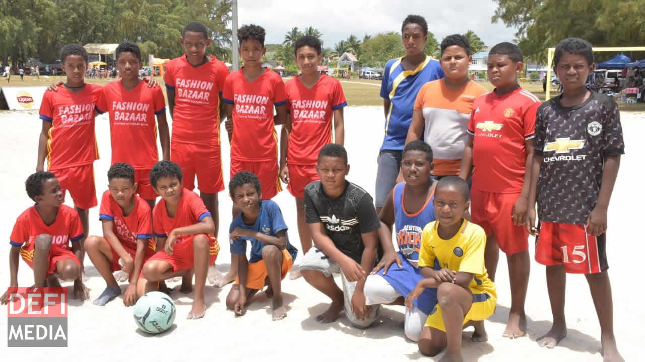 Cityboys et E.L. MaesTro, les équipes de foot catégorie enfant. Radio Plus Beach Tour