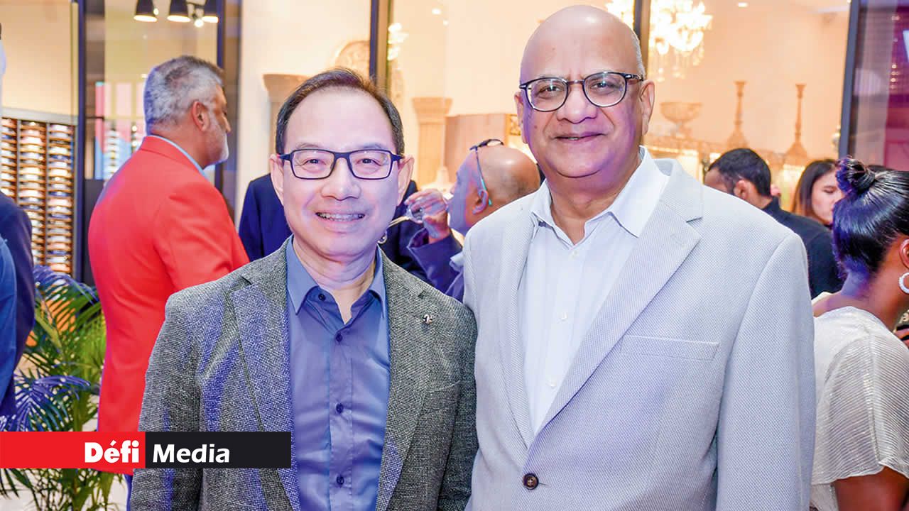 Cyril How Kin Sang et Saleem Manjoo, respectivement CEO de Hermes Propriétés et de LCW.
