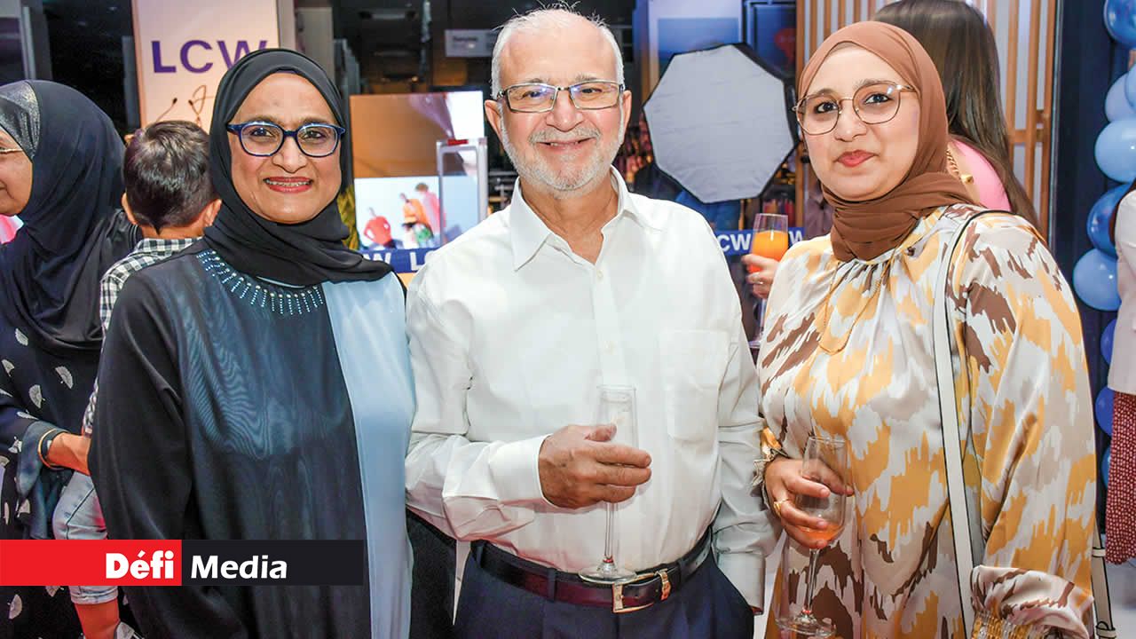 Shehnaz Atchia et Aboobaker Atchia, du groupe Atchia et Dilshaad Atchia, directrice de Display Store.