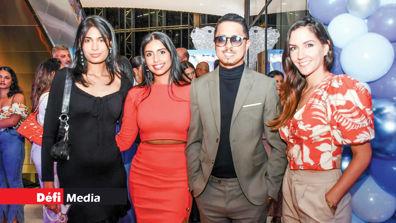 Tania René, mannequin et Miss Intercontinental Mauritius 2019-20 ; Clemie Polydor, Marketing Executive du Tribeca Mall ; Angélique Sanson, Miss Mauritius 2019 ; et Pascal LeBlanc, Event Director du Tribeca Mall.