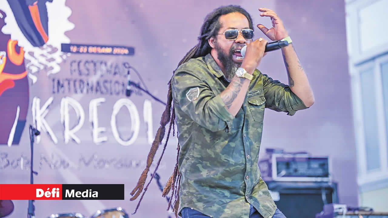 Ras Do a ravi le public avec du reggae.