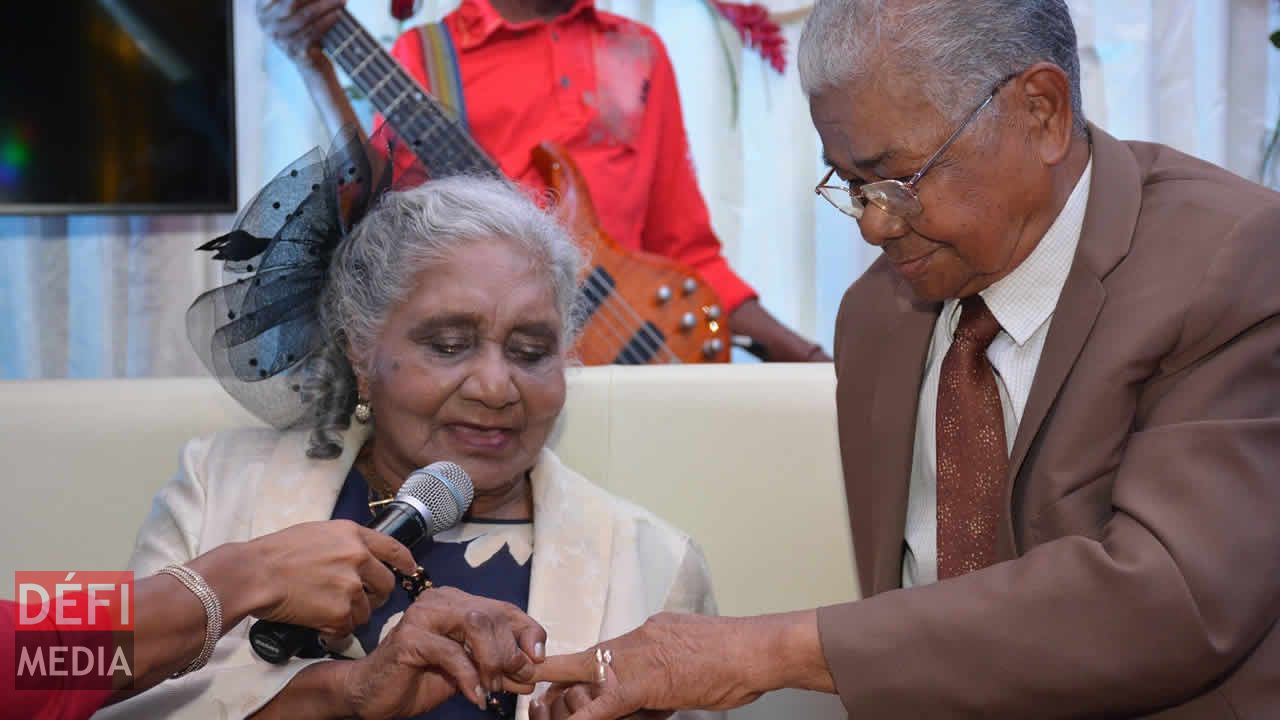 En 2017, à l’occasion de la Fête de l’amour, Radio Plus avait célébré les 65 ans de vie commune de Simon et Arlette Ah Tong (noces de brillant ou de palissandre) ainsi qu’une cérémonie de renouvellement de vœux du couple. Saint-Valentin