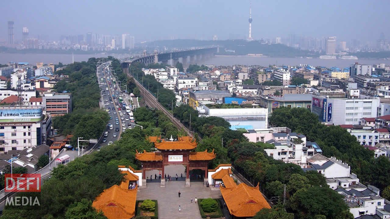 La cité de Wuhan compte plus de 10,6 millions habitants.