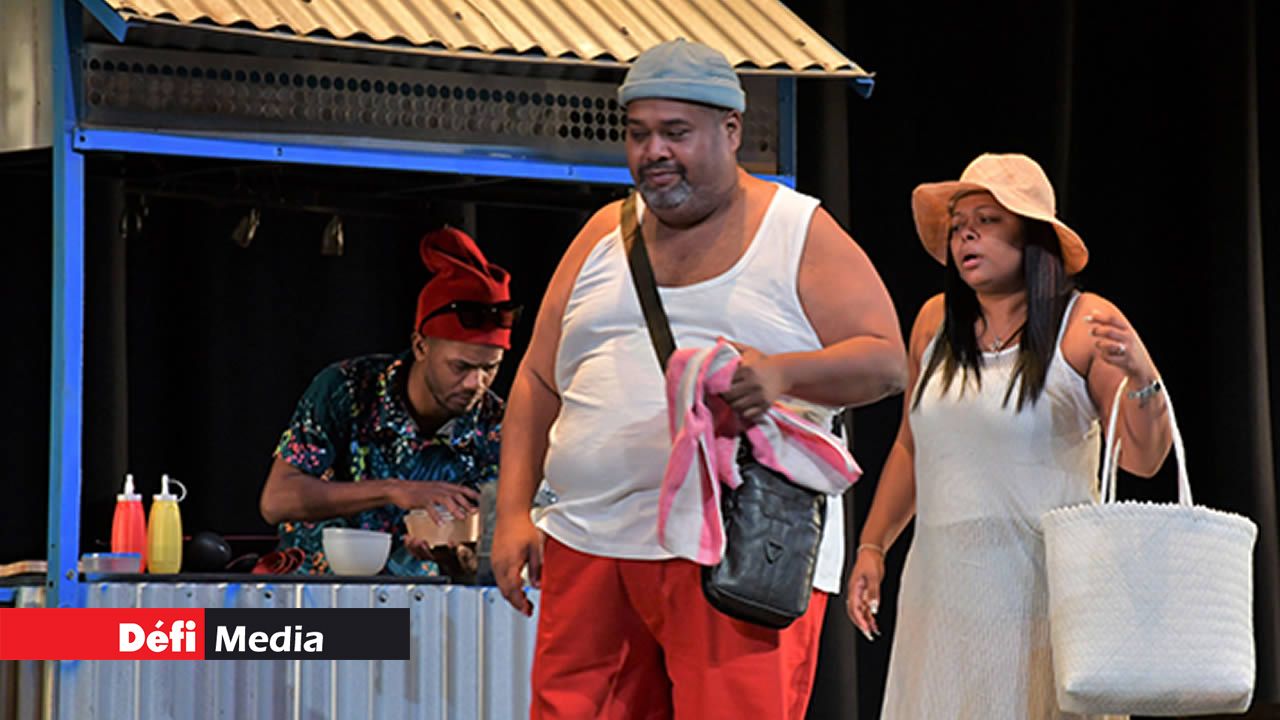 Zilette semble avoir beaucoup à dire à Ah Kew.