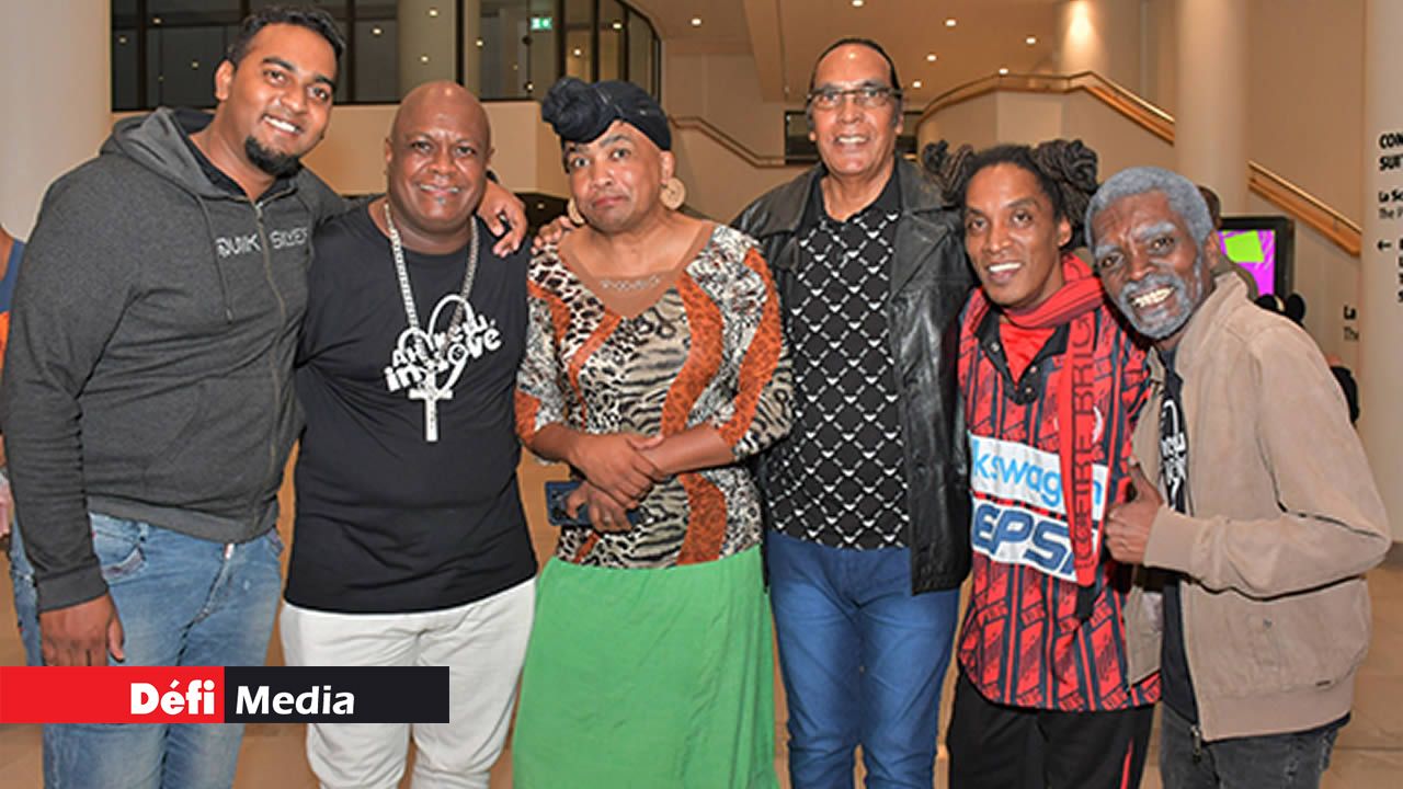 Des artistes comme Claudio Veeraragoo ont assisté au spectacle.