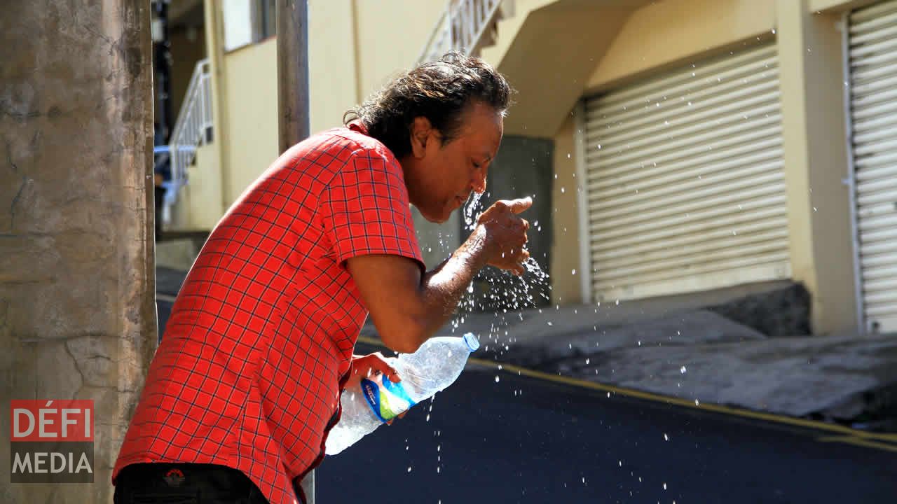 En été, plus particulièrement en période de forte chaleur, il est important de boire avant même d’avoir soif. Vague de chaleur