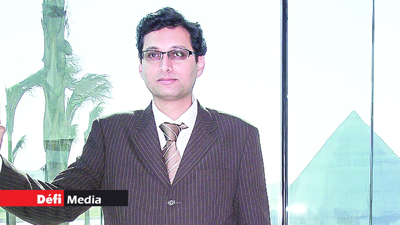 Me Parvez Dookhy