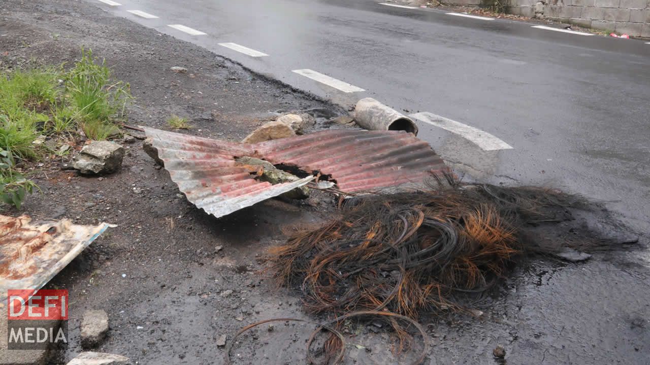 Les séquelles des incidents survenus samedi soir sont toujours visibles à Résidence Joachim. Robinets à sec