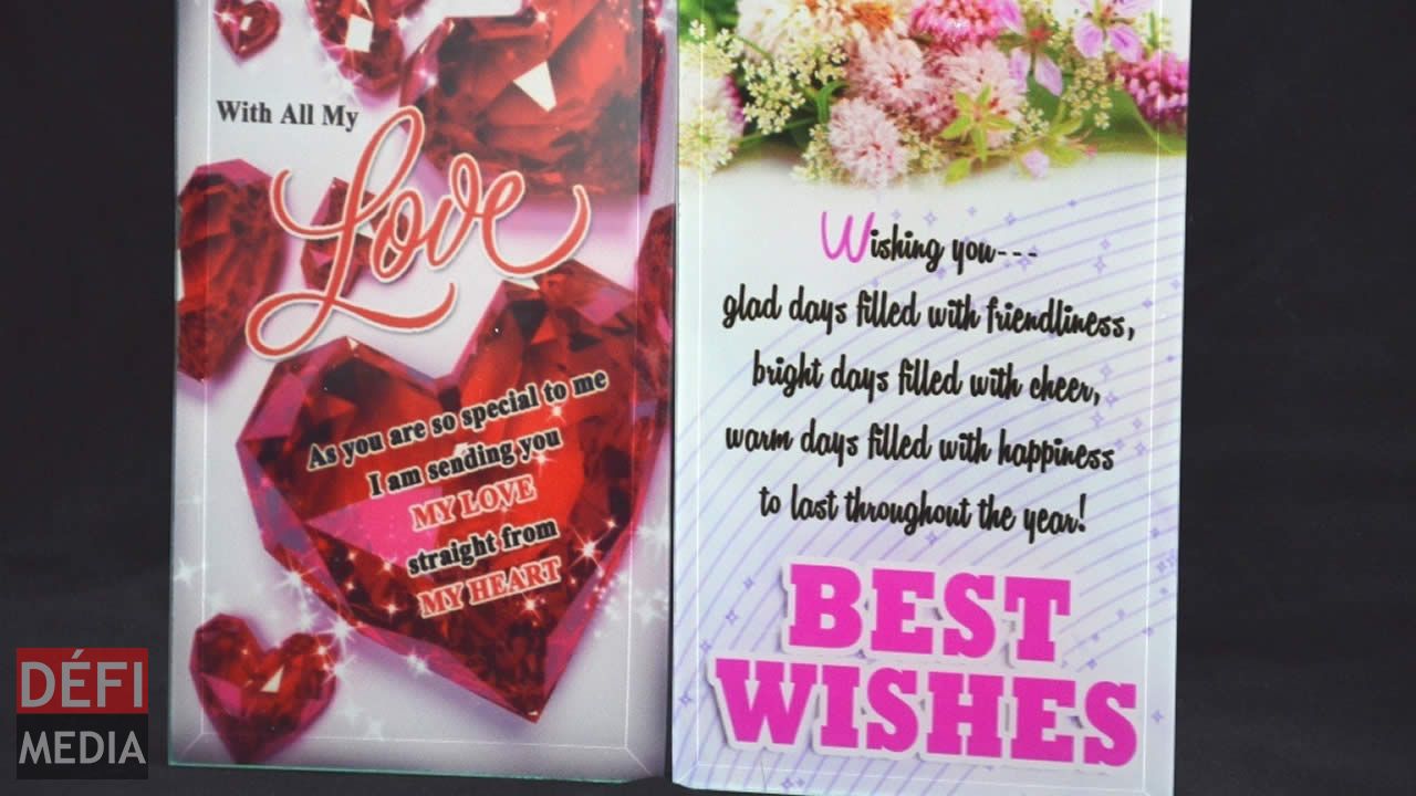 Des voeux sont imprimés sur les objets. Des voeux sont imprimés sur les objets.