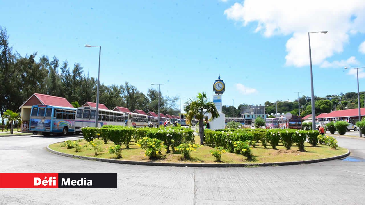 En 2018, le Rotary Club de Rodrigues a fait don d’une horloge à Port-Mathurin. Elle se trouve à la gare d’autobus.
