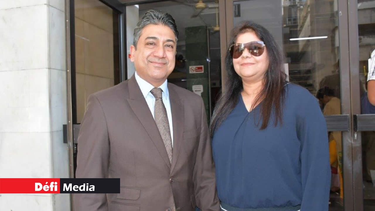 Sherry Singh et son épouse Varsha font l’objet  de plusieurs enquêtes de police.