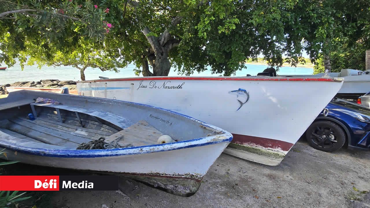 Mardi, les pêcheurs de Pointe-aux-Piments ont commencé à mettre leurs bateaux en sécurité.