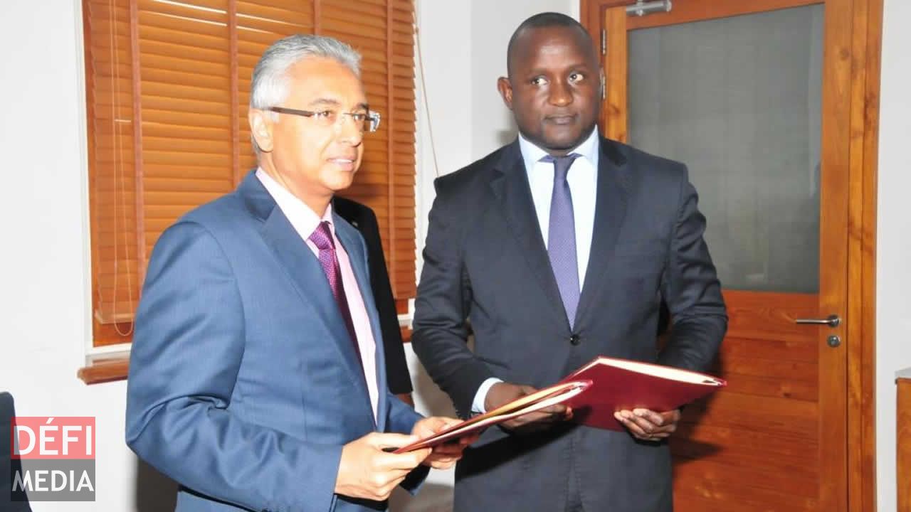 Pravind Jugnauth et Papa Amadou Sarr.