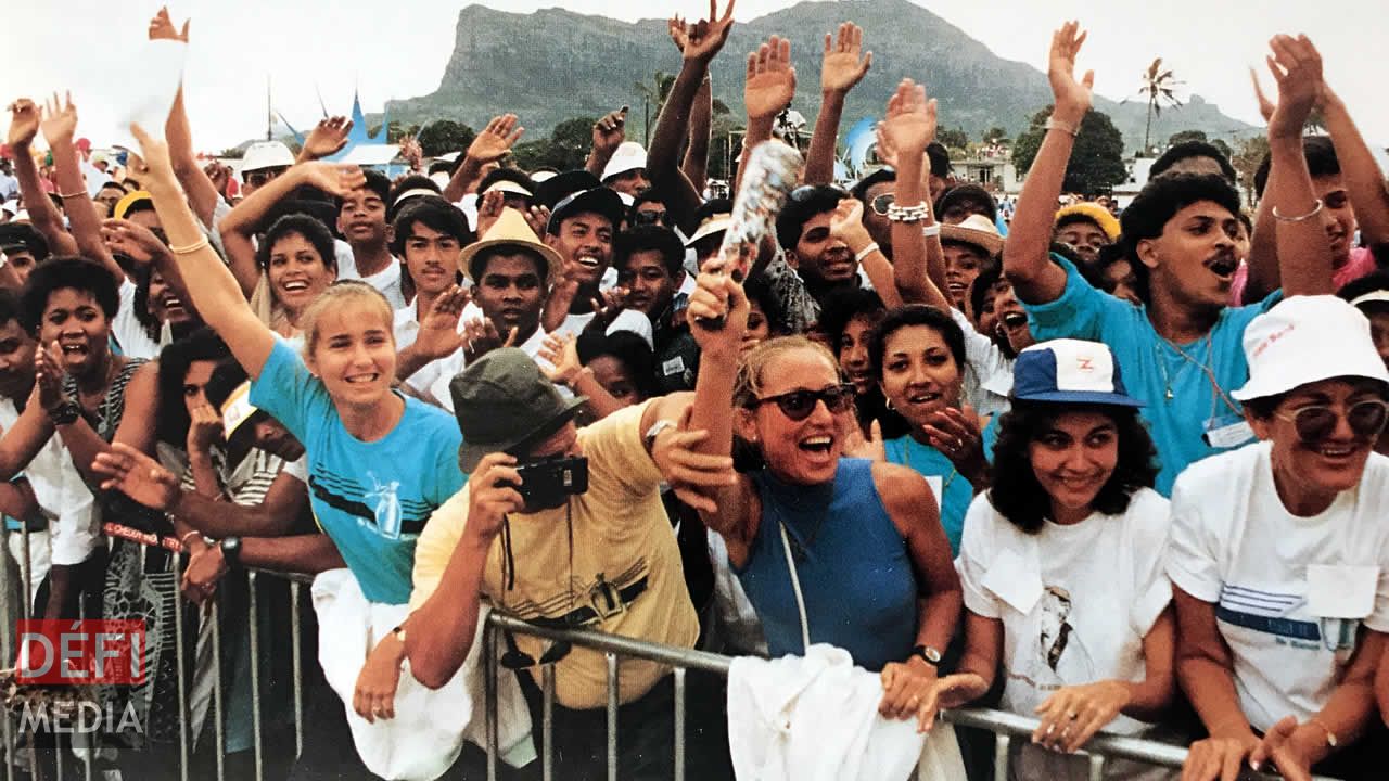 Entre 80 000 et 100 000 personnes s’étaient massées au monument Marie-Reine-de-la-Paix. pape Jean-Paul II