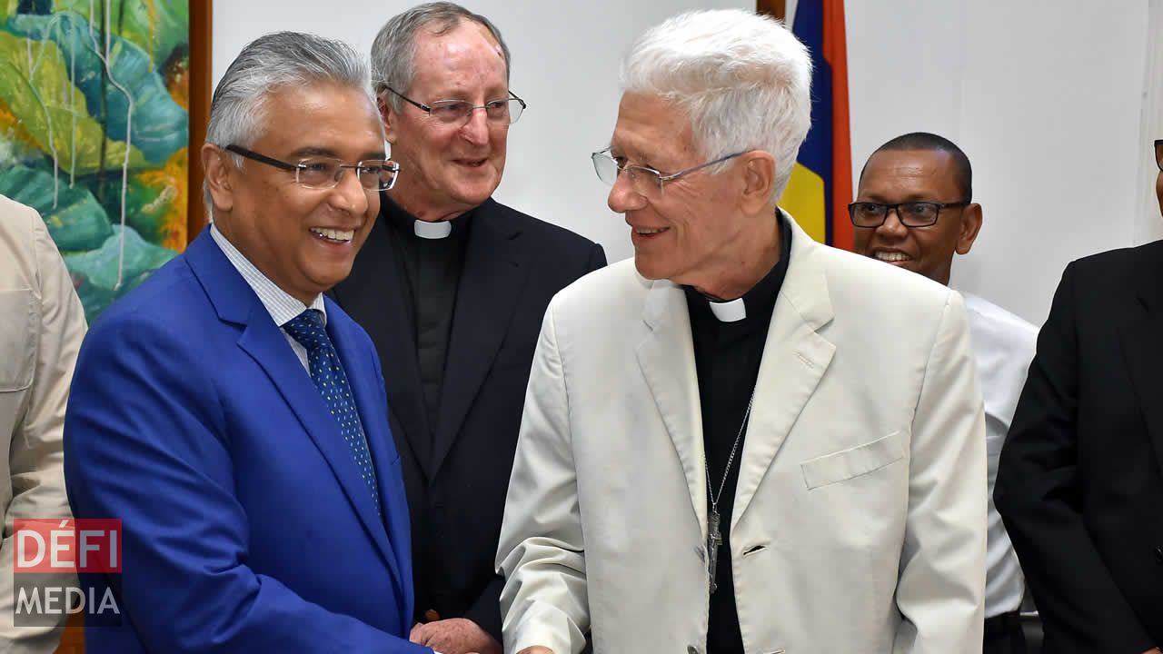 le Premier ministre Pravind Jugnauth et le Cardinal Maurice E. Piat