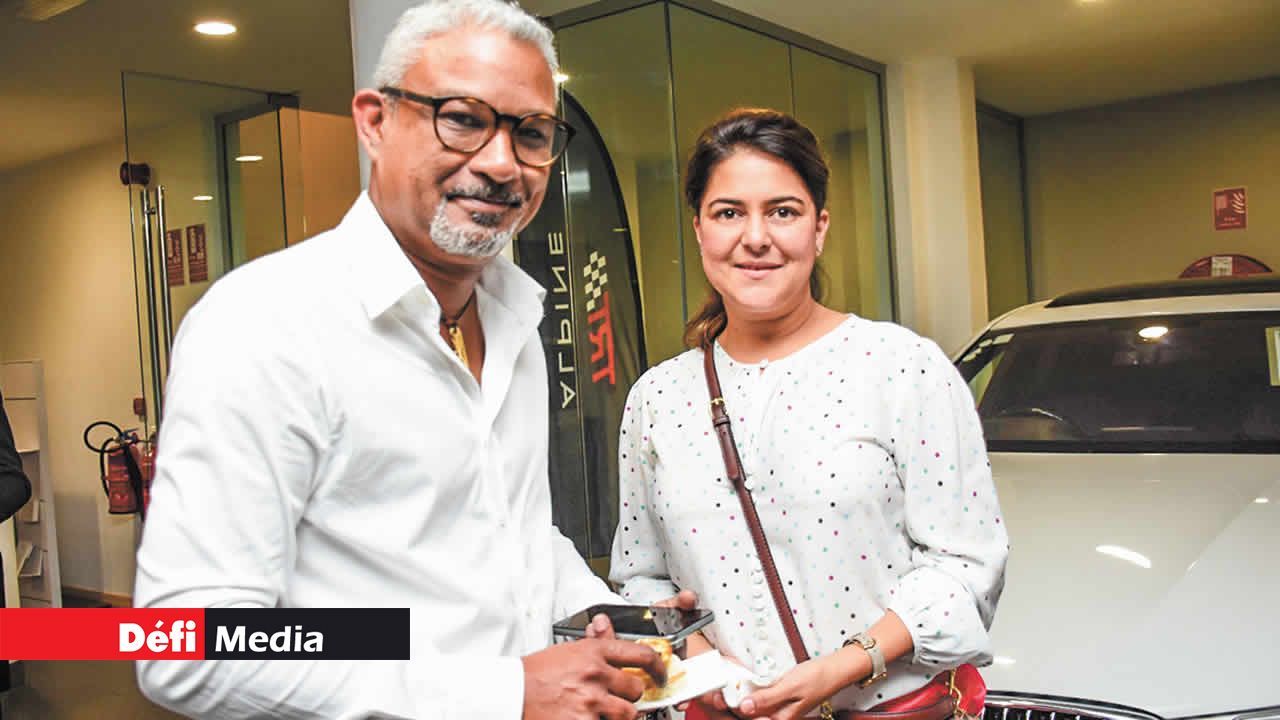 Dwight Clifford de Pirreli Mauritius et Dilshaad Curumtally de Walk the talk Ltd.