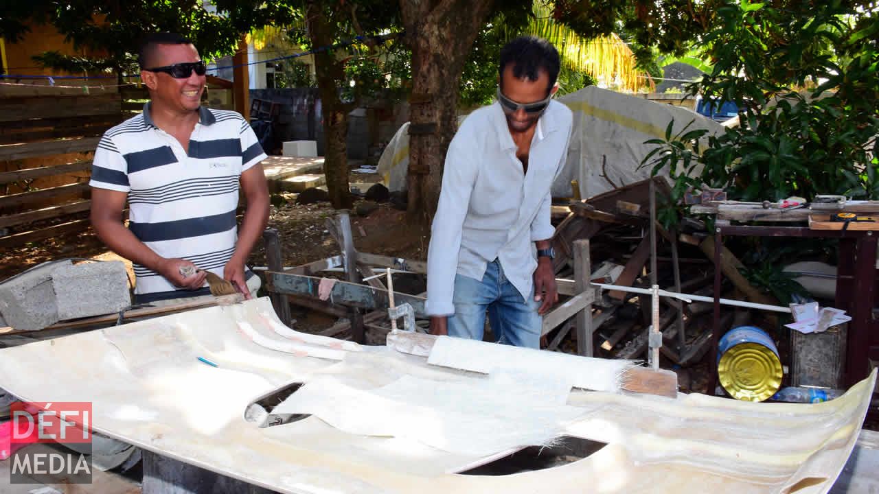 1. La coque est placée comme gabarit. Ridgy