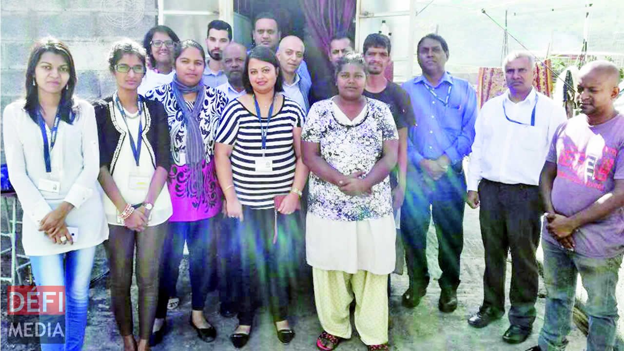 L’équipe de Mauritius Telecom soutenant la famille de Zaheera